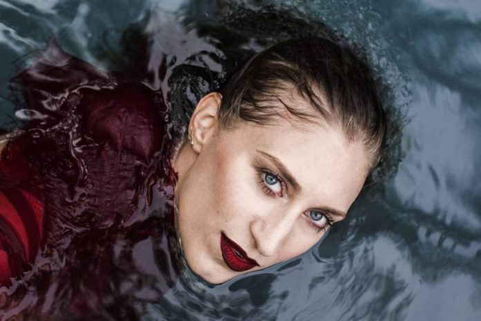 music-allnew-Molly-DeWolf Molly DeWolf