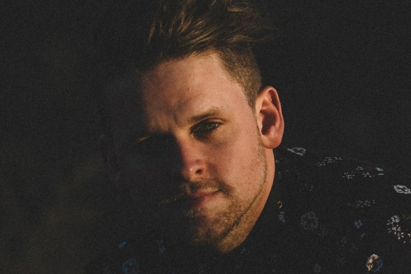 Denny White „Torn Up“ kombiniert eine Power Stimme und großes