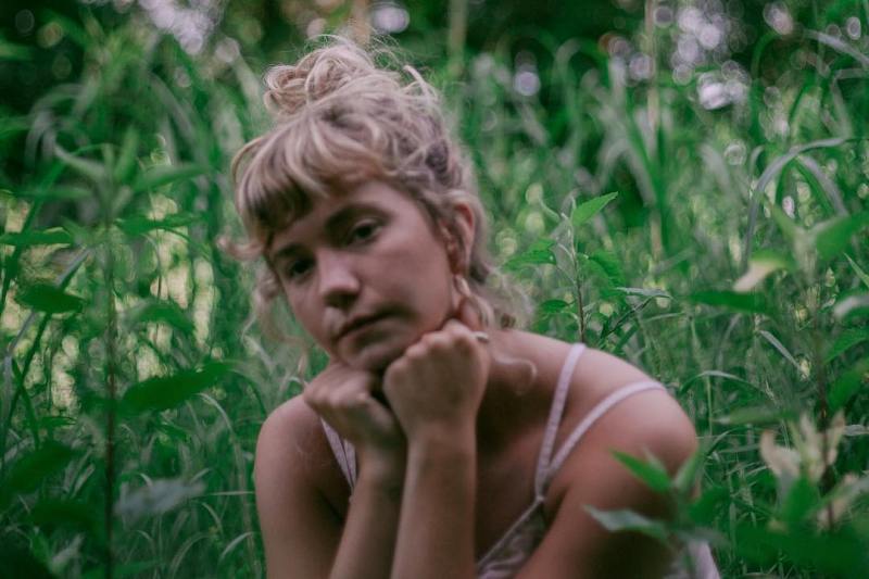 Trellah Singer Trella: „Creature Comforts“ als gewaltige Ohrwurm-Pop-Hymne - Music Allnew
