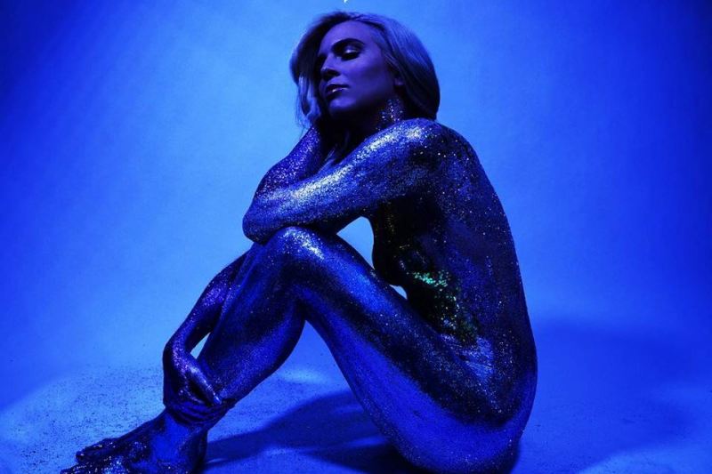 Micky Blue: „Famous“ für alle, die ihren Selbstwert kennen - Music Allnew