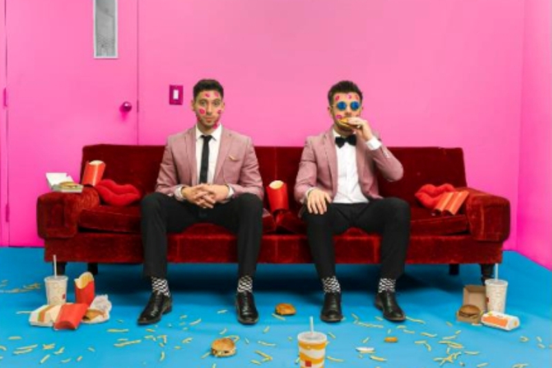 Crash Adams „Give Me A Kiss“ als globaler ViralHit und schlechte Laune ist wie weggeblasen